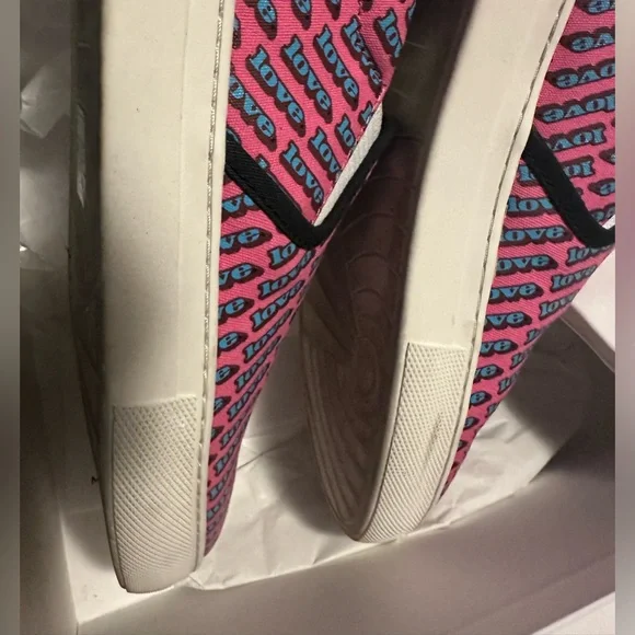 Marc Jacobs Women’s Pink Love Printed Canvas Slip on Sneakers. - Picture 3 of 7